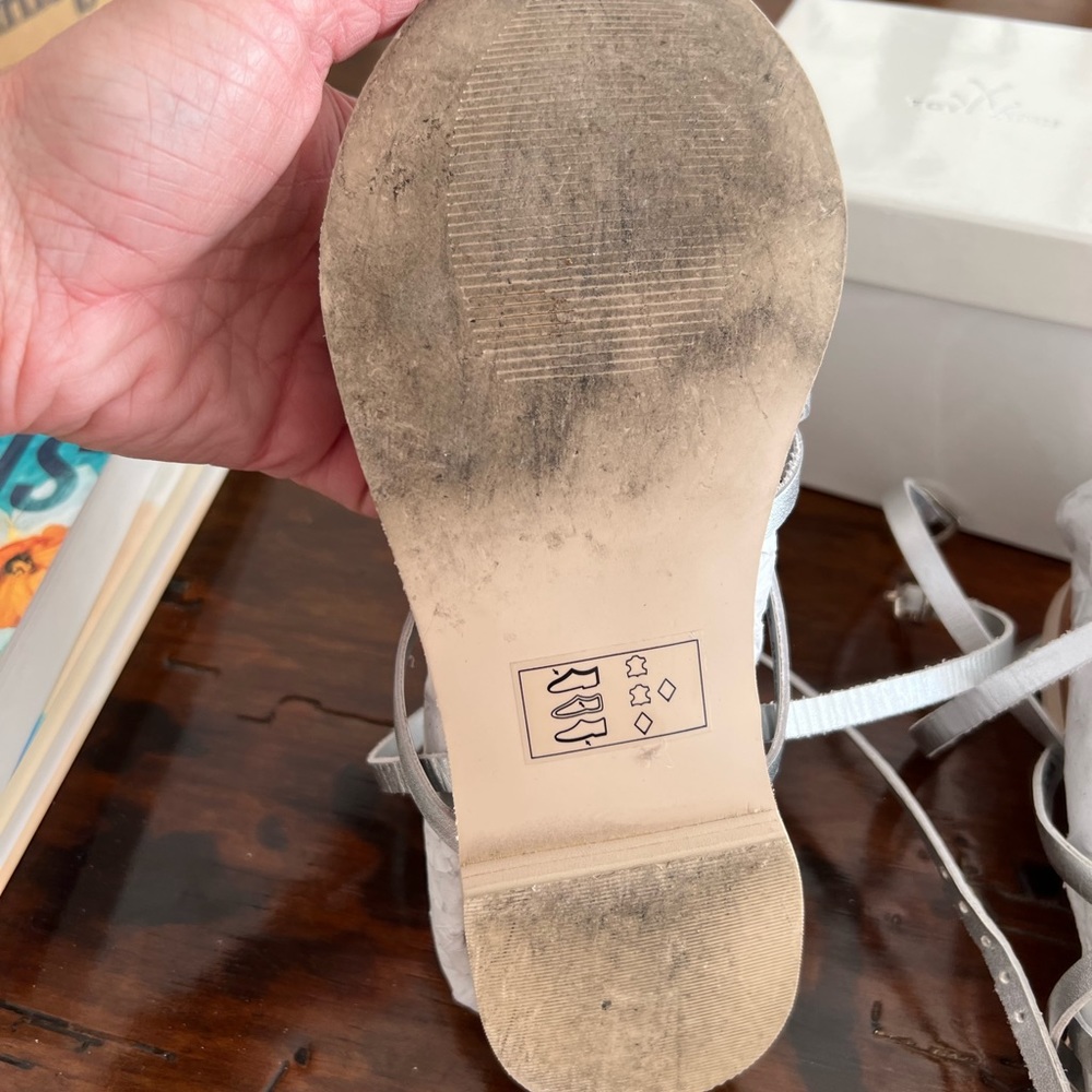 Johnny B Sandals - Picture 3 of 3